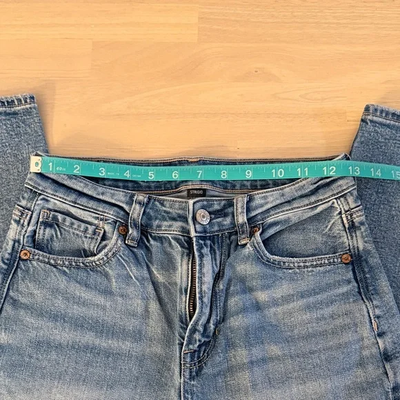 American Eagle Outfitters Women’s Mom Jean, size 0 Short - Picture 4 of 12